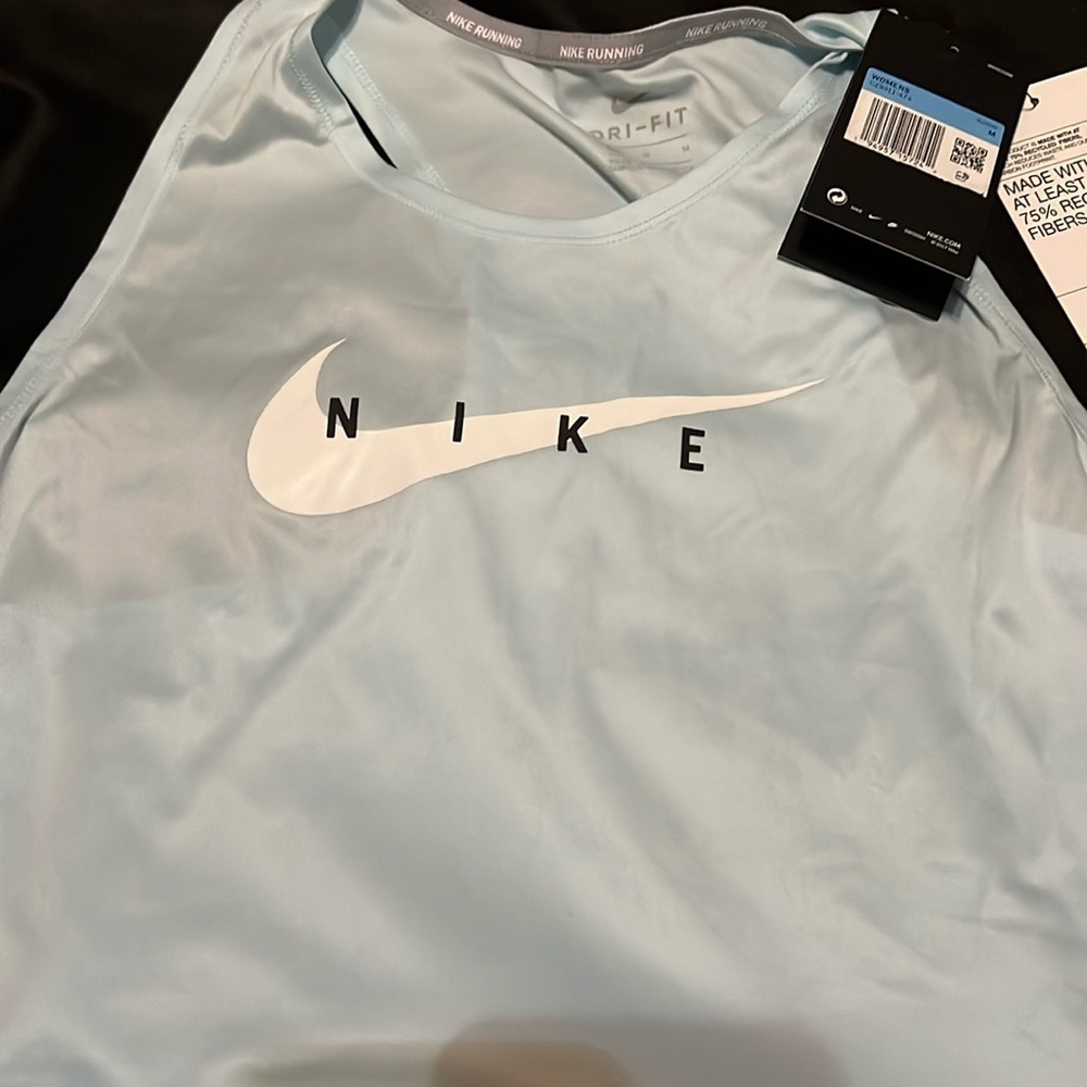 Nike NWT tank top Women’s Move to Zero women’s M, NWT
